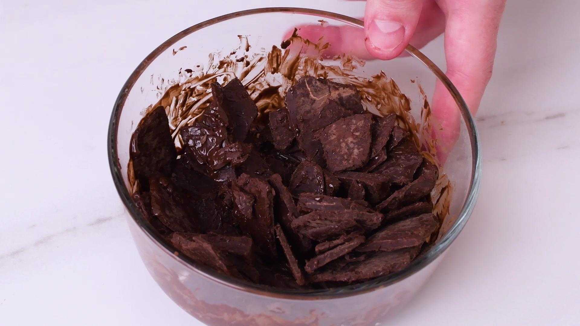 Revolver por un minuto y volver a llevar al microondas por 20 segundos más.