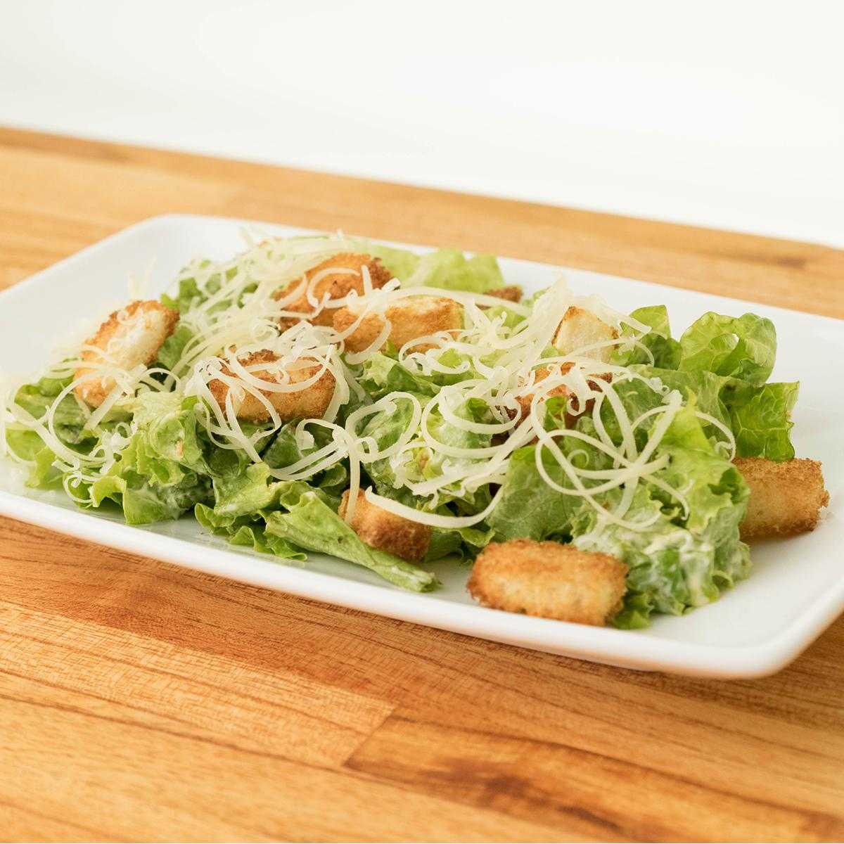 Ensalada Caesar con Su Aderezo y Croutons