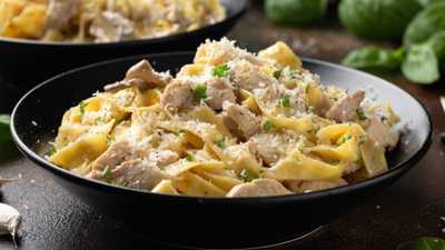 Pasta Alfredo con Pollo