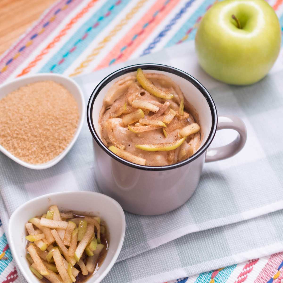 Torta de Manzana en Taza